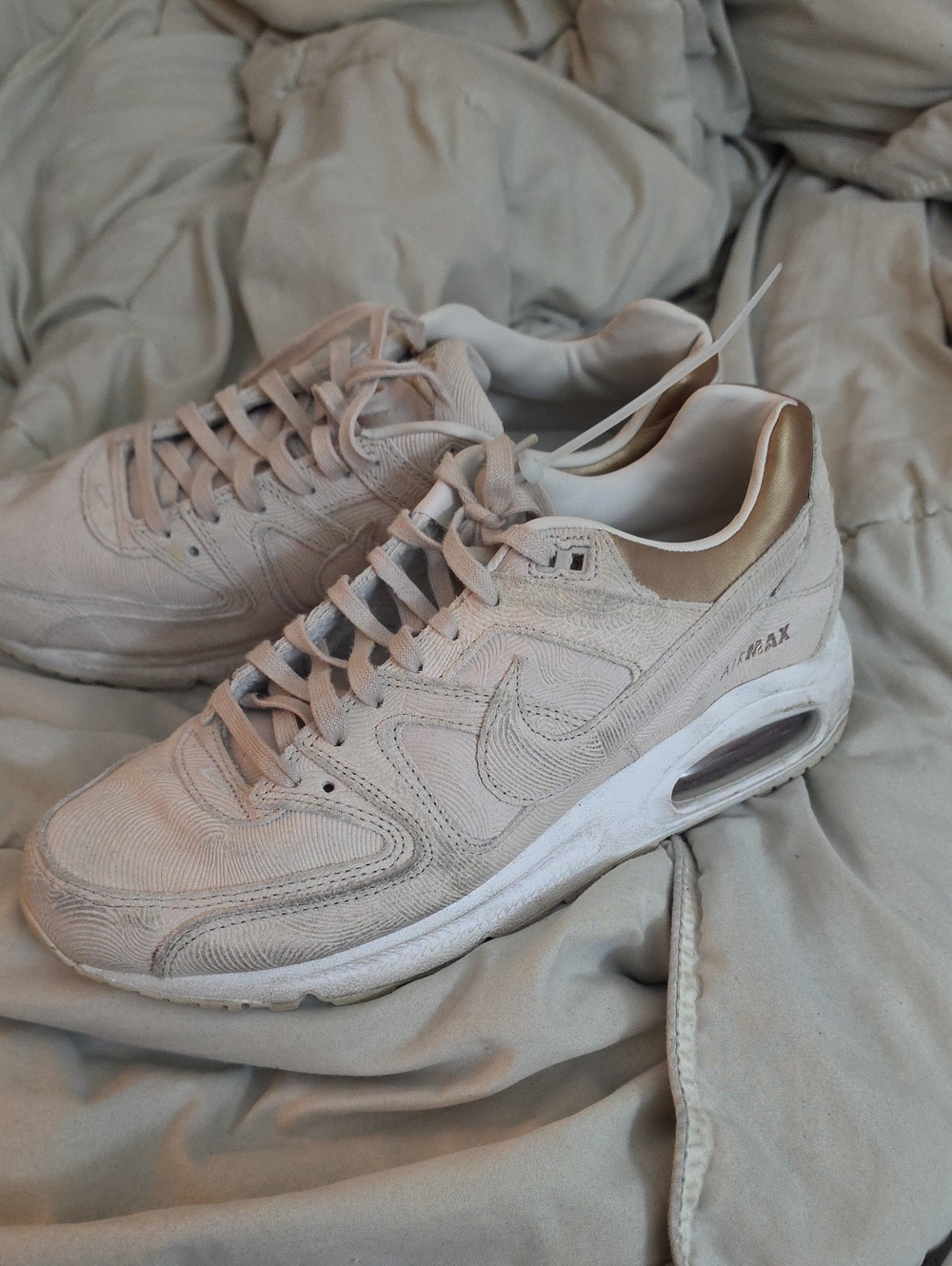 Nike Men’s Air Max Sneaker in Light Beige with Gold Heel